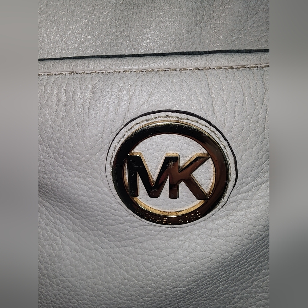 Michael Kors MK Cream Gold Leather Small Crossbody - Picture 4 of 7